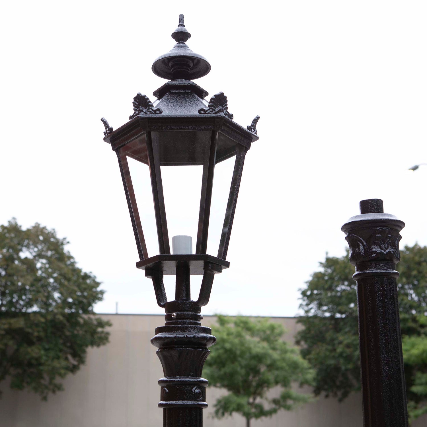 Traditional Cast Aluminum Post Lights