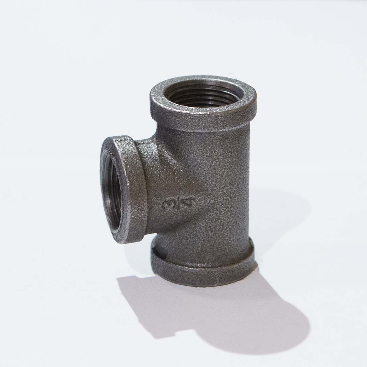 * BF3430 Black Iron Fitting, Tee 3/4" - RustyDesign